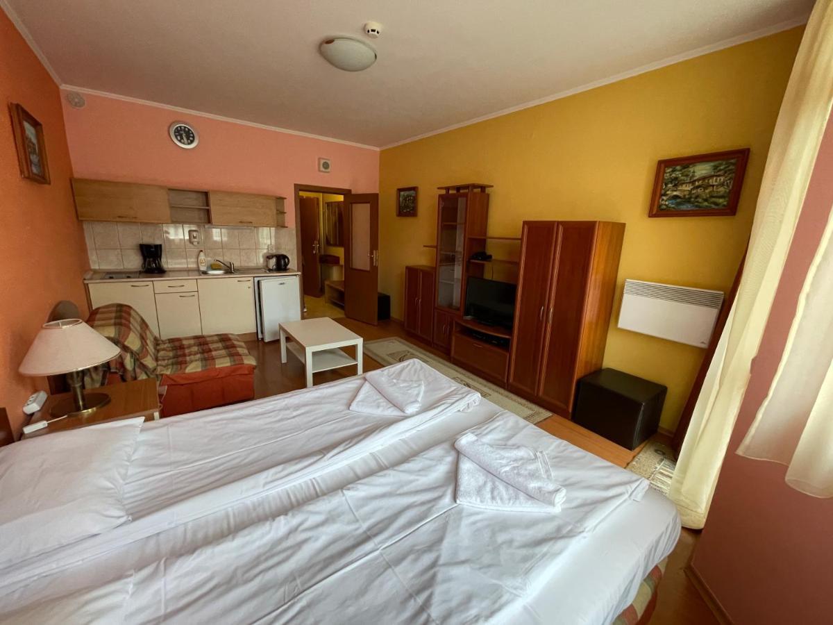 Persey Flora Apartments โบโรเวทส์ ภายนอก รูปภาพ