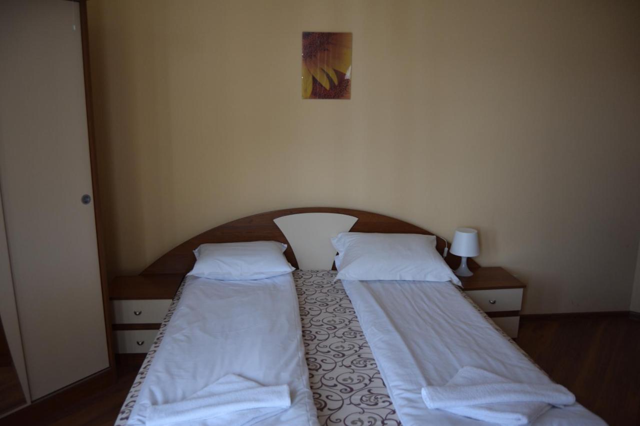 Persey Flora Apartments โบโรเวทส์ ภายนอก รูปภาพ
