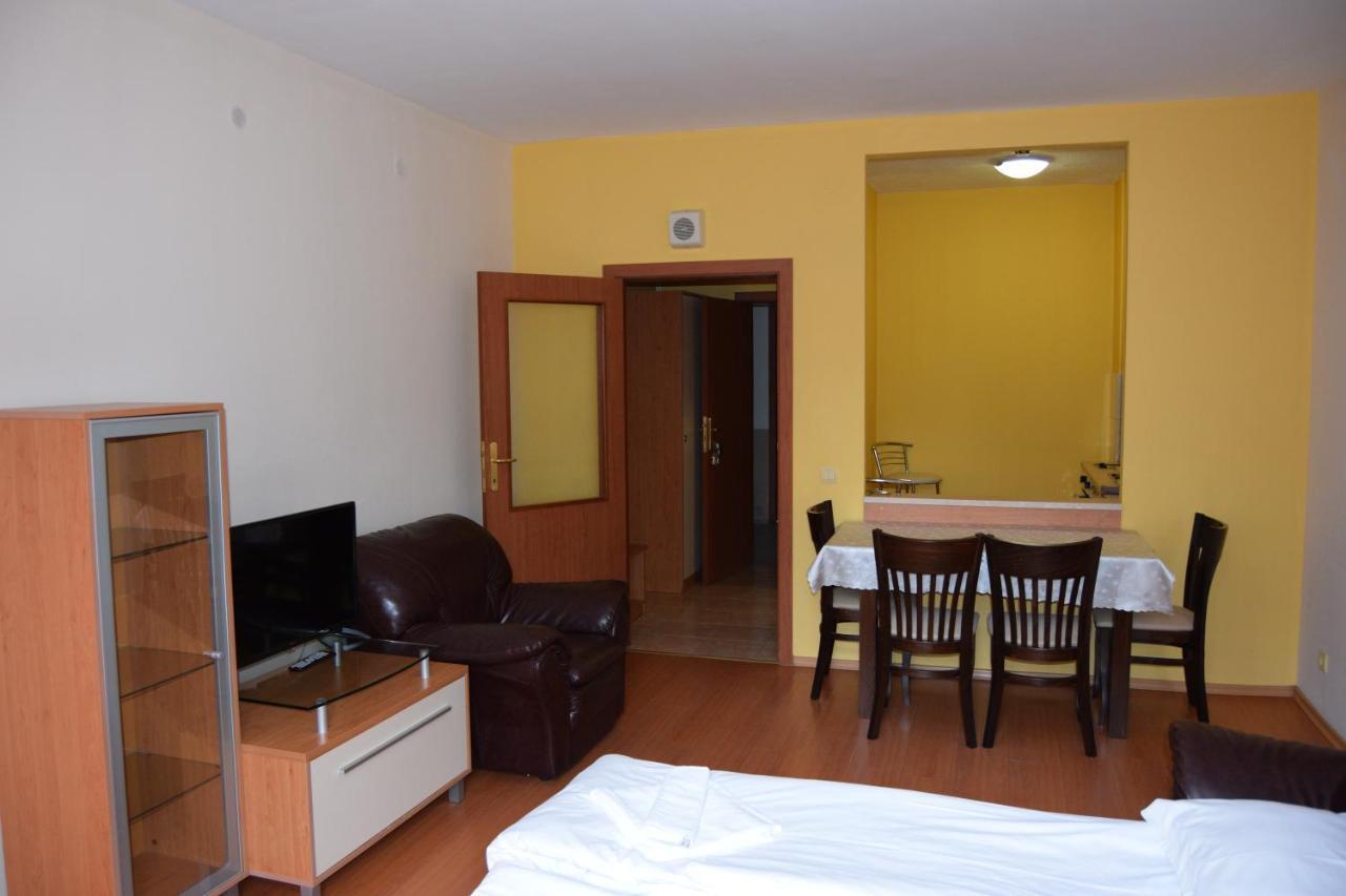 Persey Flora Apartments โบโรเวทส์ ภายนอก รูปภาพ