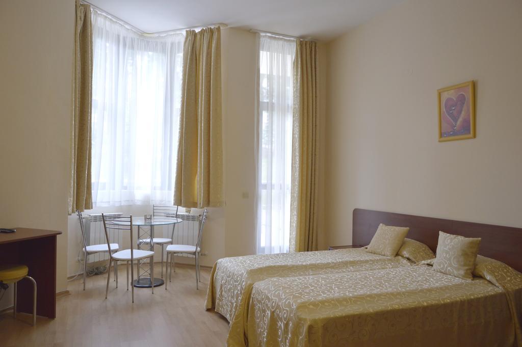 Persey Flora Apartments โบโรเวทส์ ภายนอก รูปภาพ