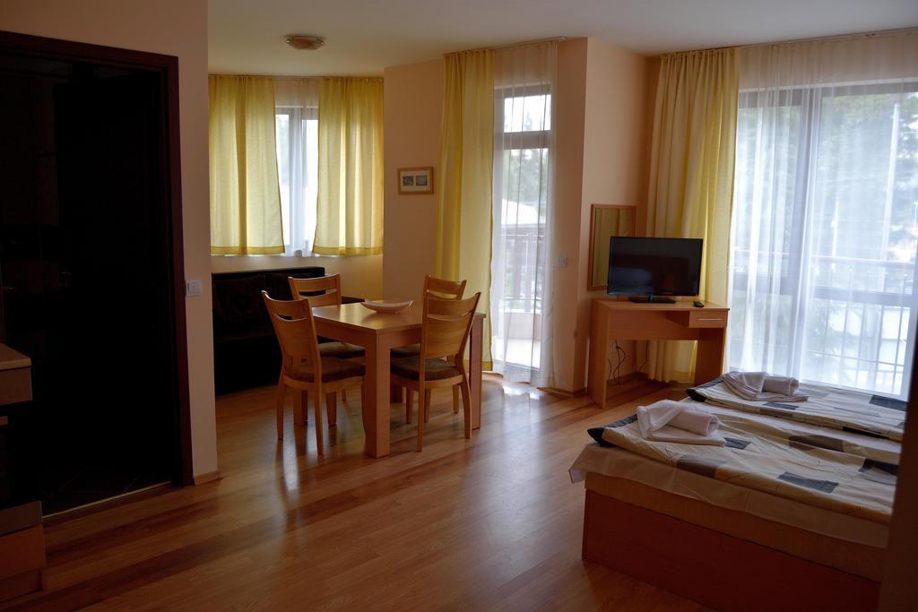 Persey Flora Apartments โบโรเวทส์ ห้อง รูปภาพ